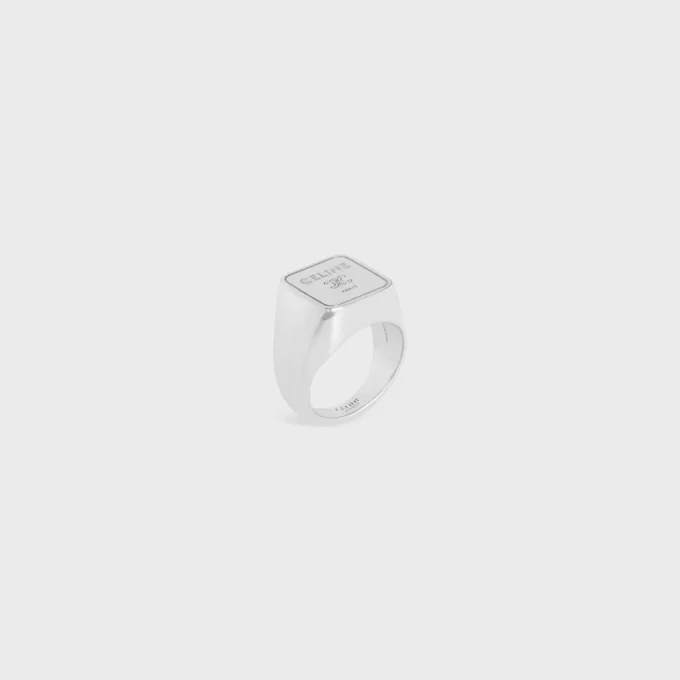 Bague cachet carrée Triomphe en laiton avec finition rhodiée Bague cachet carrée Triomphe en laiton avec finition rhodiée