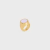 Bague chevalière Triomphe en vernis et laiton avec finition dorée Bague chevalière Triomphe en vernis et laiton avec finition dorée