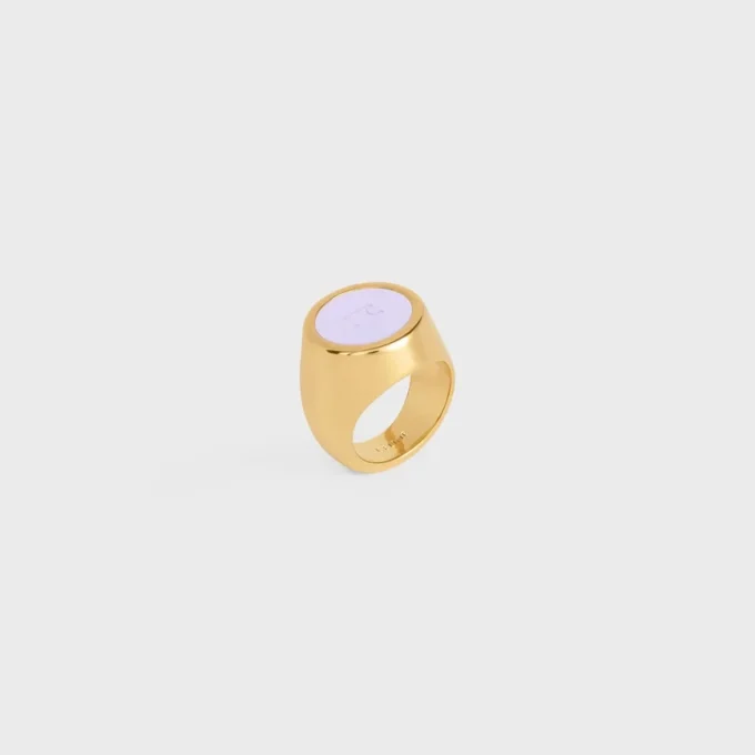 Bague chevalière Triomphe en vernis et laiton avec finition dorée Bague chevalière Triomphe en vernis et laiton avec finition dorée