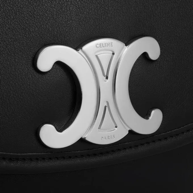 Besace Triomphe moyenne en cuir de veau naturel souple Besace Triomphe moyenne en cuir de veau naturel souple