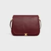 Besace Triomphe souple en cuir d’agneau souple et brillant Besace Triomphe souple en cuir d’agneau souple et brillant