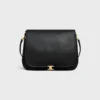Besace Triomphe souple en cuir d’agneau souple et brillant Besace Triomphe souple en cuir d’agneau souple et brillant