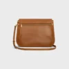 Besace Triomphe souple en cuir d’agneau souple et brillant Besace Triomphe souple en cuir d’agneau souple et brillant