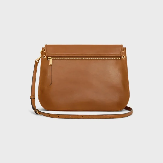 Besace Triomphe souple en cuir d’agneau souple et brillant Besace Triomphe souple en cuir d’agneau souple et brillant