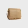 Besace Triomphe souple en cuir d’agneau souple et brillant Besace Triomphe souple en cuir d’agneau souple et brillant