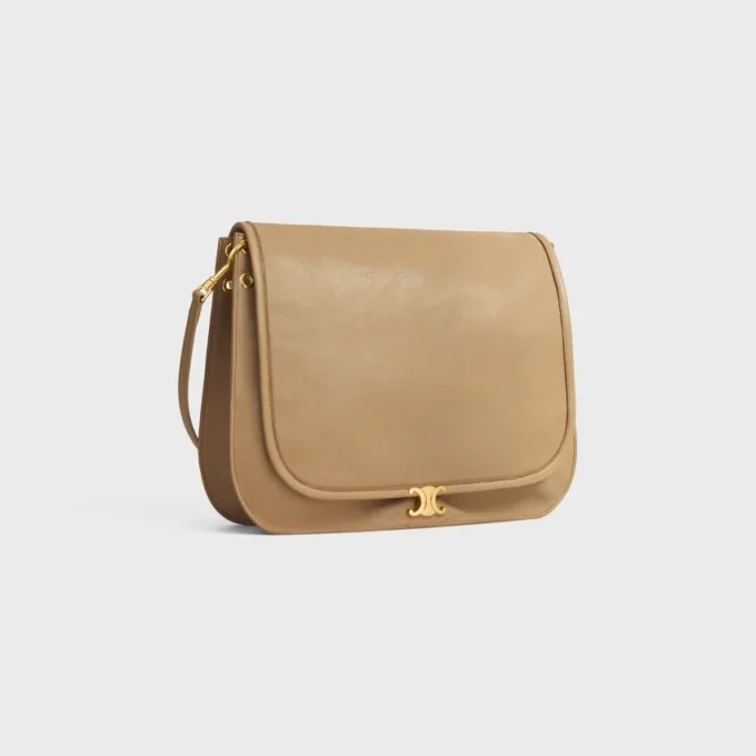 Besace Triomphe souple en cuir d’agneau souple et brillant Besace Triomphe souple en cuir d’agneau souple et brillant