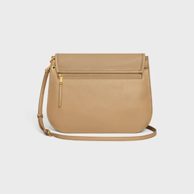 Besace Triomphe souple en cuir d’agneau souple et brillant Besace Triomphe souple en cuir d’agneau souple et brillant