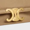 Besace Triomphe souple en cuir d’agneau souple et brillant Besace Triomphe souple en cuir d’agneau souple et brillant