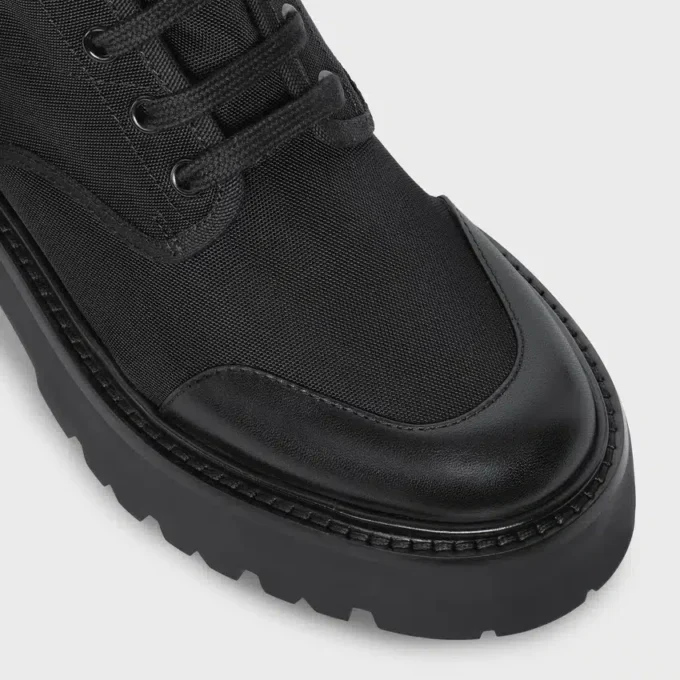 Bottes à lacets CELINE en nylon et cuir de taureau brillant Bottes à lacets CELINE en nylon et cuir de taureau brillant