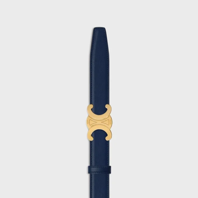 Boucle Triomphe en métal et lanière réversible de 25 mm en cuir de veau lisse et grainé Boucle Triomphe en métal et lanière réversible de 25 mm en cuir de veau lisse et grainé