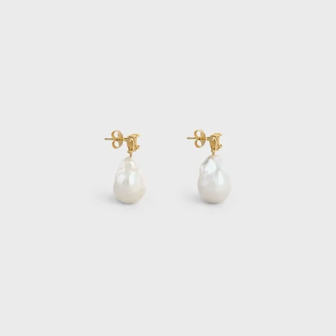 Boucles d’oreilles CELINE Baroque en laiton avec finition dorée et perles de culture Boucles d’oreilles CELINE Baroque en laiton avec finition dorée et perles de culture