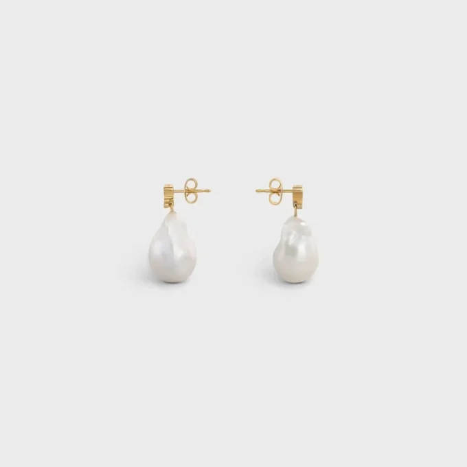 Boucles d’oreilles CELINE Baroque en laiton avec finition dorée et perles de culture Boucles d’oreilles CELINE Baroque en laiton avec finition dorée et perles de culture