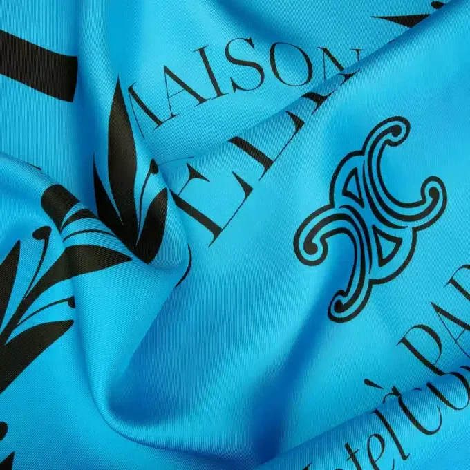 Carré en twill de soie