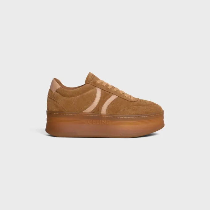 CELINE – Baskets à talons carrés avec arrière Triomphe et semelle compensée en cuir de veau suédé et cuir de veau CELINE – Baskets à talons carrés avec arrière Triomphe et semelle compensée en cuir de veau suédé et cuir de veau
