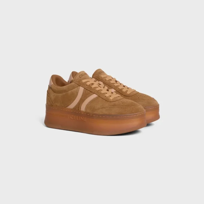 CELINE – Baskets à talons carrés avec arrière Triomphe et semelle compensée en cuir de veau suédé et cuir de veau CELINE – Baskets à talons carrés avec arrière Triomphe et semelle compensée en cuir de veau suédé et cuir de veau