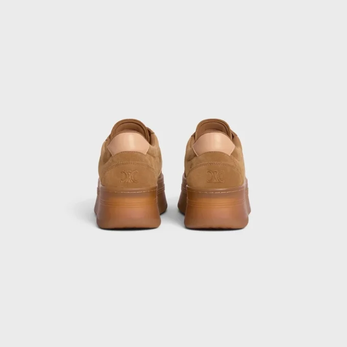 CELINE – Baskets à talons carrés avec arrière Triomphe et semelle compensée en cuir de veau suédé et cuir de veau CELINE – Baskets à talons carrés avec arrière Triomphe et semelle compensée en cuir de veau suédé et cuir de veau
