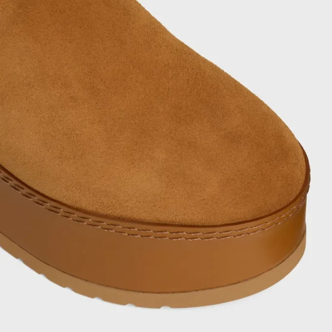 CELINE Dana – Mules à talons compensés en cuir de veau suédé CELINE Dana – Mules à talons compensés en cuir de veau suédé