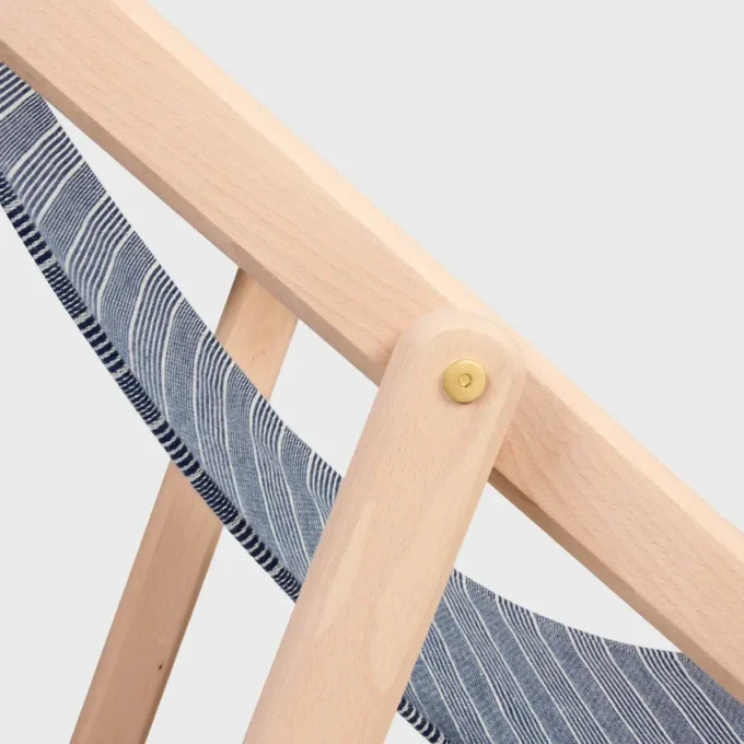 Chaise longue en bois et tissu jacquard Chaise longue en bois et tissu jacquard