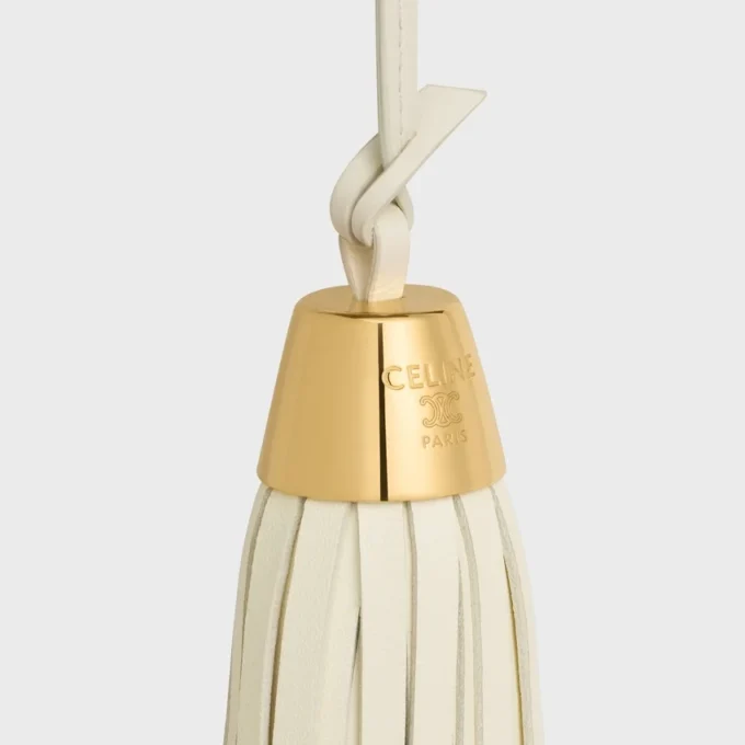 Charm à pompon en cuir d&rsquo;agneau lisse