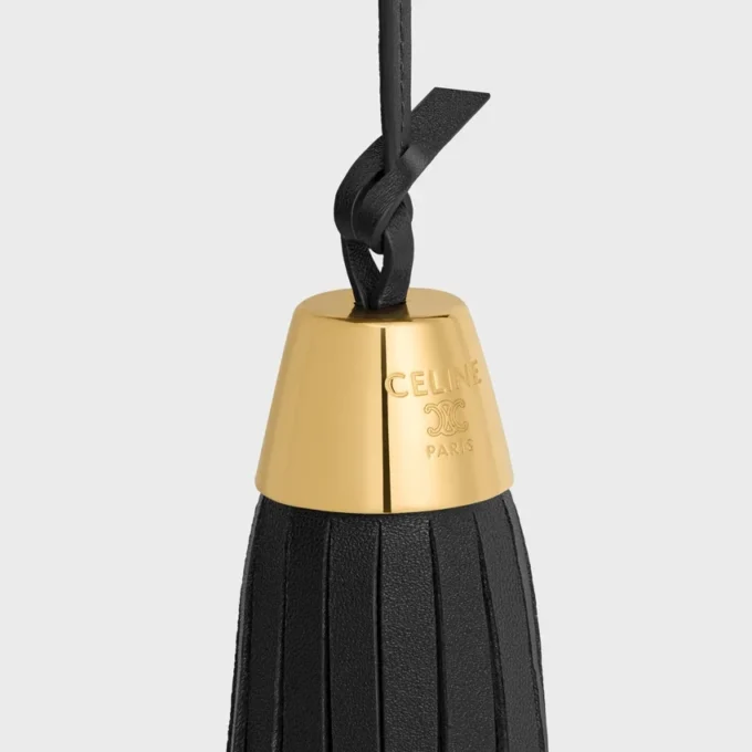 Charm à pompon en cuir d&rsquo;agneau lisse