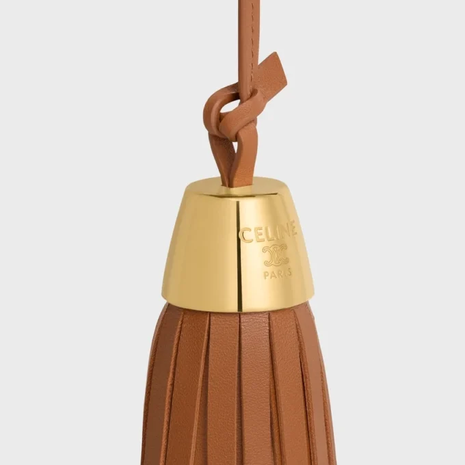 Charm à pompon en cuir d&rsquo;agneau lisse