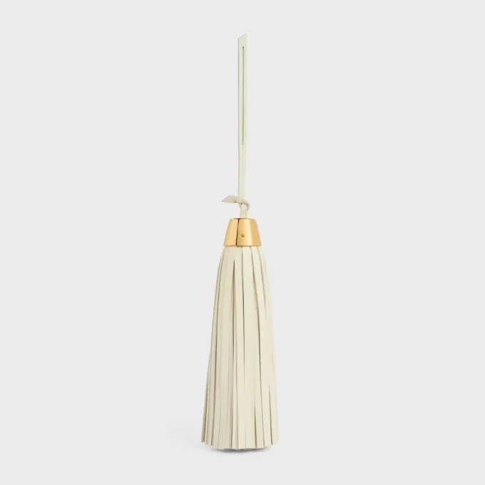 Charm à pompon en cuir d&rsquo;agneau lisse