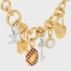 Charms Médaillon Éléphant en laiton avec finition dorée, émail et acier Charms Médaillon Éléphant en laiton avec finition dorée, émail et acier