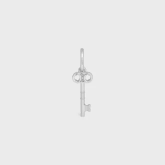 Charms Clé Triomphe en laiton avec finition rhodiée Charms Clé Triomphe en laiton avec finition rhodiée