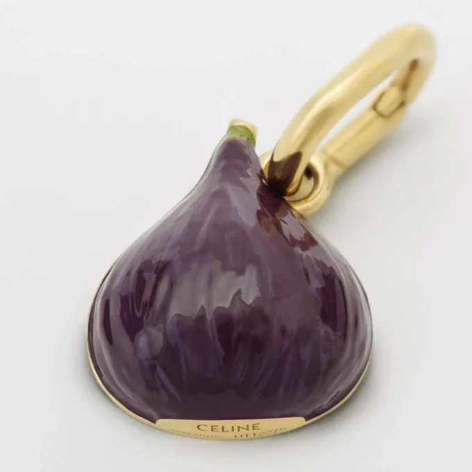 Charms en forme de figue en laiton avec finition dorée, émail et strass Charms en forme de figue en laiton avec finition dorée, émail et strass