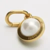 Charms Perle en résine et laiton avec finition dorée