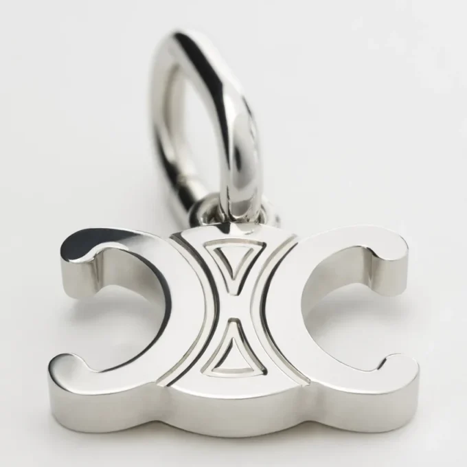 Charms Triomphe en laiton avec finition rhodiée