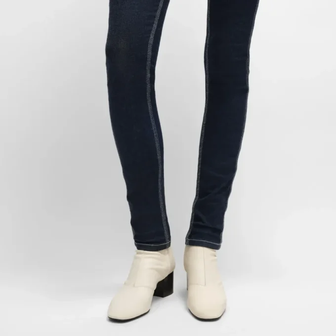 Cheri – Bottines zippées en cuir d’agneau extensible Cheri – Bottines zippées en cuir d’agneau extensible
