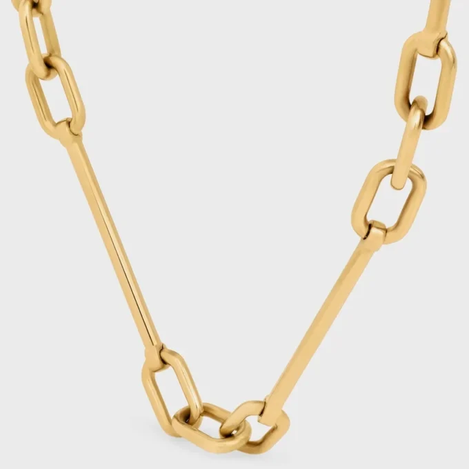Collier à breloques en laiton avec finition dorée Collier à breloques en laiton avec finition dorée