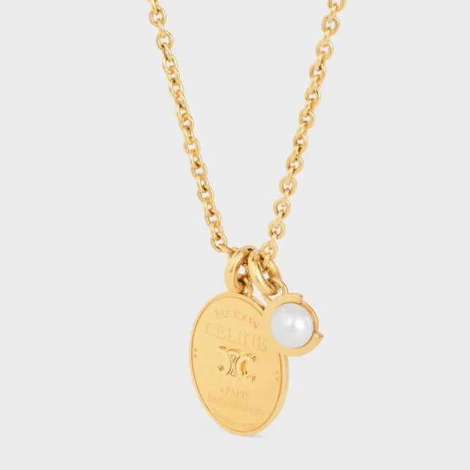 Collier médaillon CELINE en perle de résine et laiton avec finition dorée