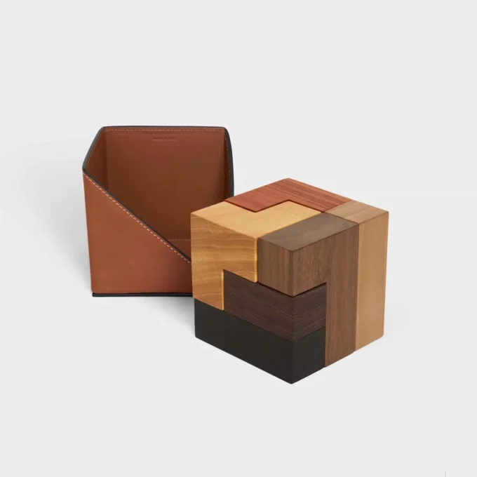 Cube Puzzle en bois et étui en cuir de veau naturel Cube Puzzle en bois et étui en cuir de veau naturel