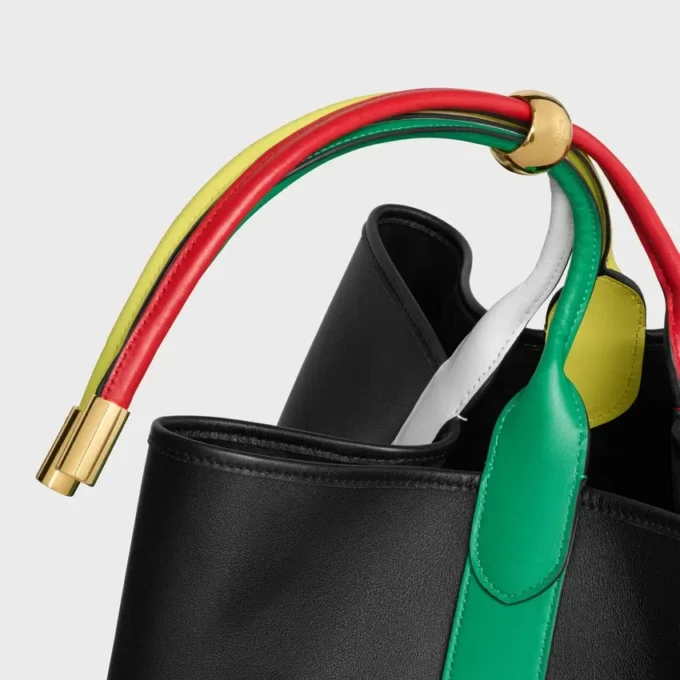Grand sac seau en cuir de veau lisse Grand sac seau en cuir de veau lisse
