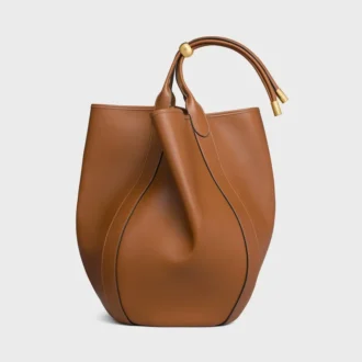Grand sac seau en cuir de veau souple et lisse