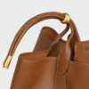 Grand sac seau en cuir de veau souple et lisse