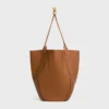 Grand sac seau en cuir de veau souple et lisse