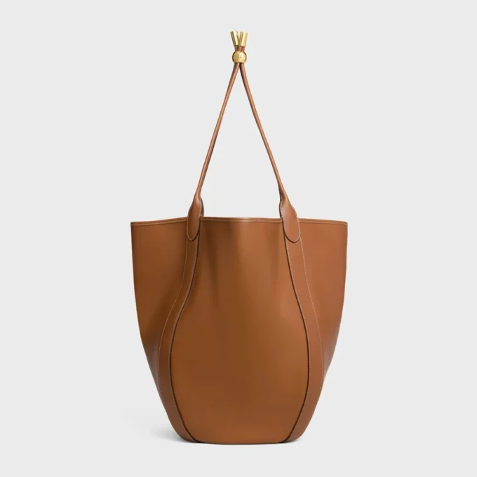 Grand sac seau en cuir de veau souple et lisse