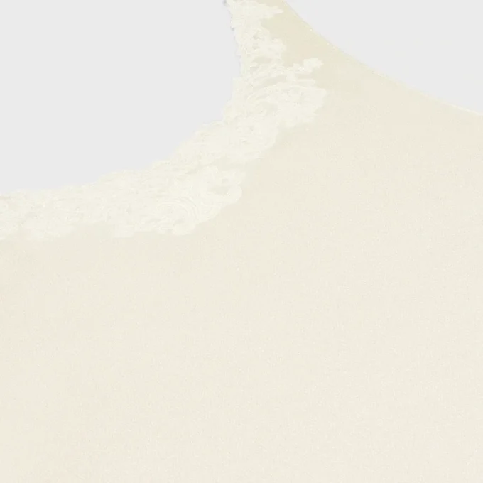 Haut brodé en satin de soie