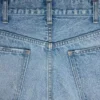 Jean Jolene en denim délavé bleu doré