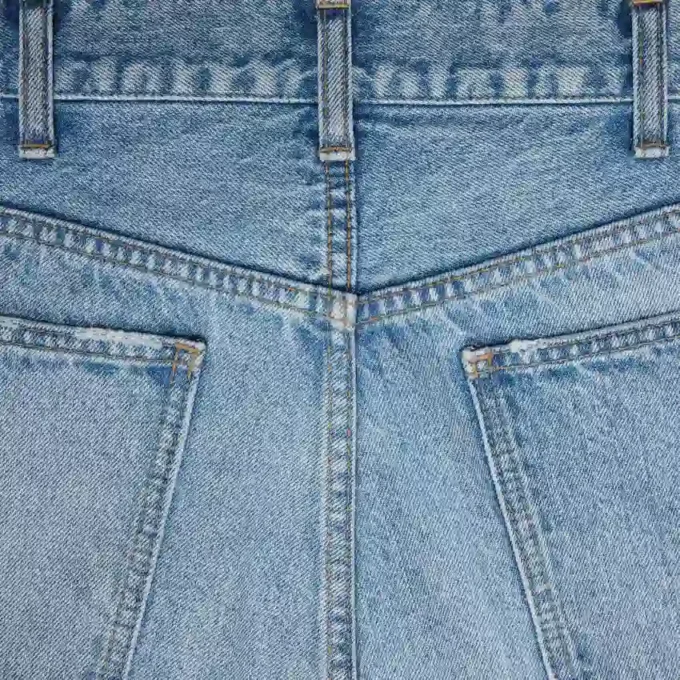 Jean Jolene en denim délavé bleu doré