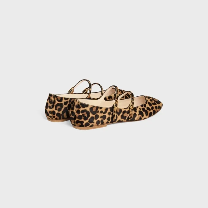 Les ballerines CELINE à double bride en cuir de veau velours imprimé léopard