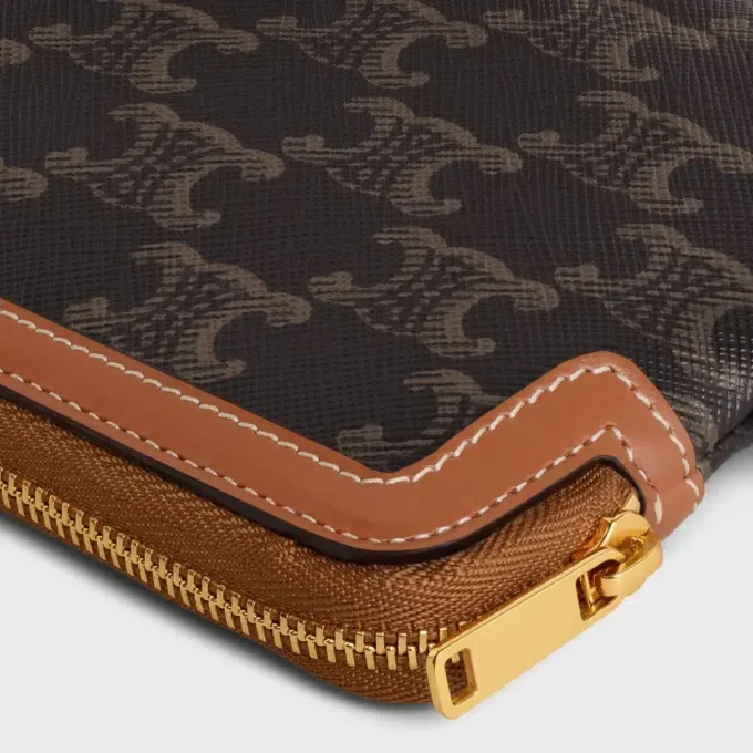 Longue pochette avec bandoulière en Triomphe Canvas et cuir de veau