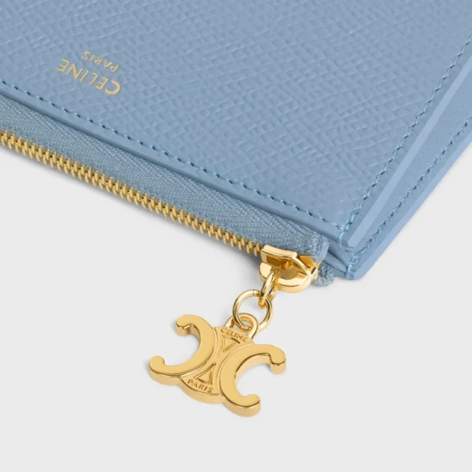 Lot de trois pochettes avec breloques Triomphe en Triomphe Canvas et cuir de veau grainé Lot de trois pochettes avec breloques Triomphe en Triomphe Canvas et cuir de veau grainé