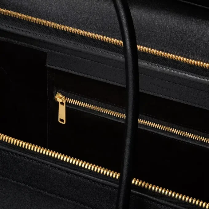 Luggage Big Smile en cuir d’agneau souple et brillant Luggage Big Smile en cuir d’agneau souple et brillant