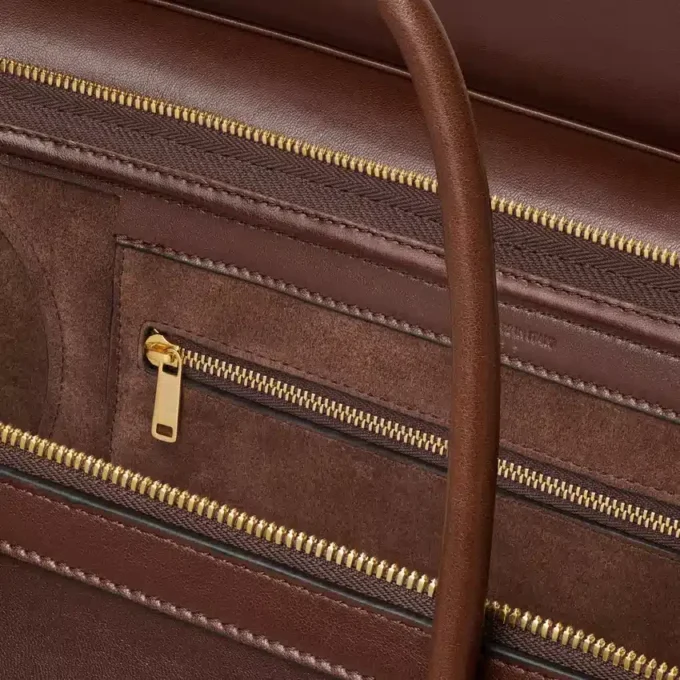 Luggage en cuir d&rsquo;agneau souple et brillant