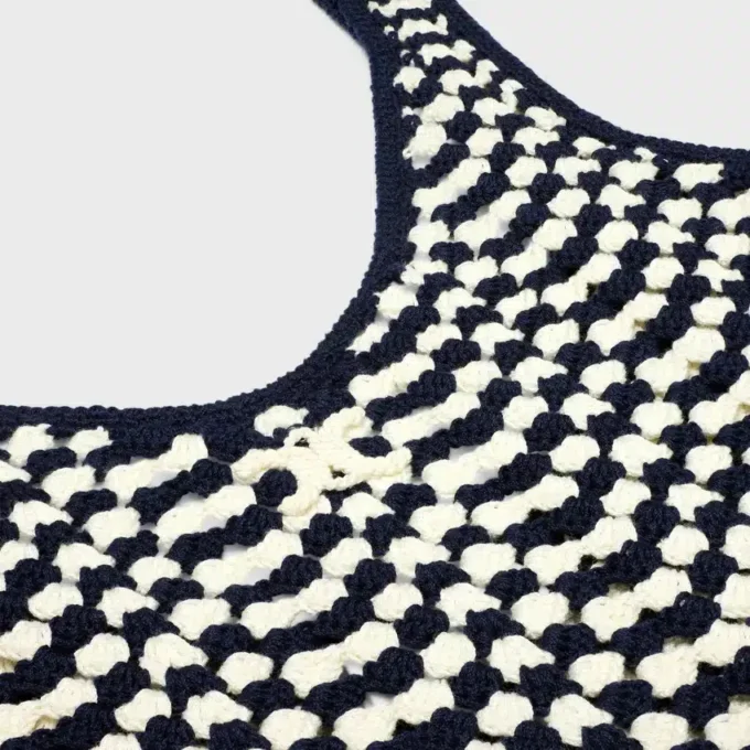 Mini-robe patineuse en coton crocheté Mini-robe patineuse en coton crocheté