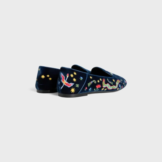 Mocassins Aura en velours brodé style universitaire Mocassins Aura en velours brodé style universitaire